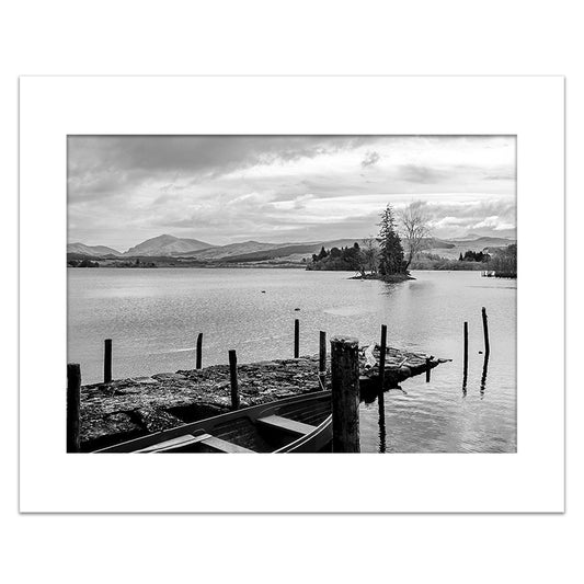BOAT ON THE LOCH